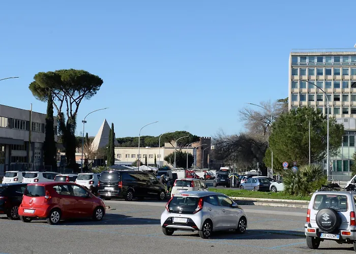 Homethic Piramide Rome